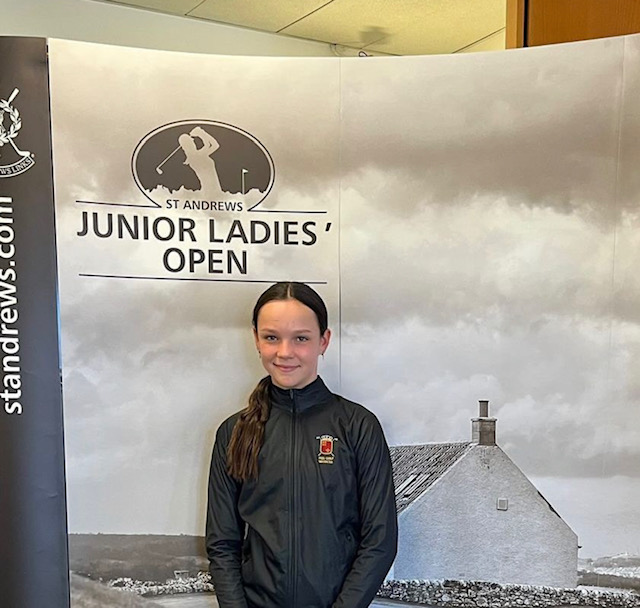 Mia Ingham en el St Andrews Junior ladies Open